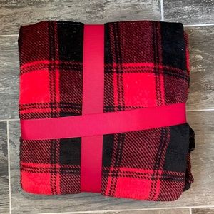 New without tags Buffalo plaid throw blanket 60” x 50”